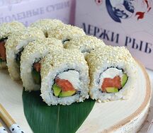 Филадельфия в кунжуте с лососем