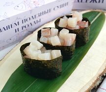 Гункан с окунем