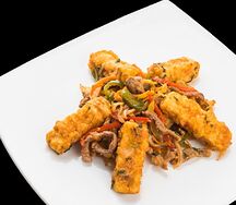 Жареный тофу с мясом и овощами