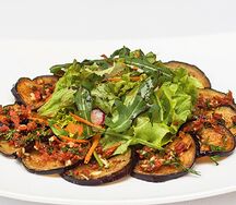 Салат из запеченных баклажанов