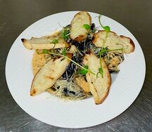 Мидии черноморские в сливочно-чесночном соусе