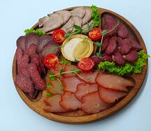 Ассорти мясных деликатесов