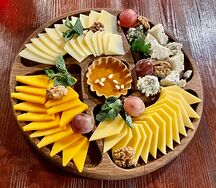 Ассорти из благородных сыров