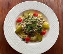 Бефстроганов с картофельным пюре