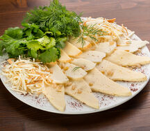 Ассорти домашних сыров