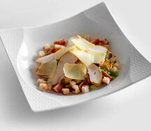 Салат Цезарь с курицей