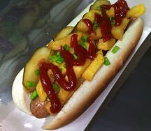 Хот-дог с картошкой фри