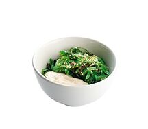 Чука салат с соусом гомадаре