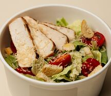 Салат Цезарь с курицей