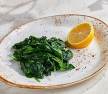 Жареный шпинат с чесноком