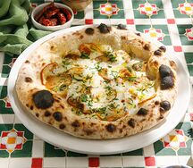 Пицца с белыми грибами 