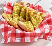 Фокачча с соусом песто