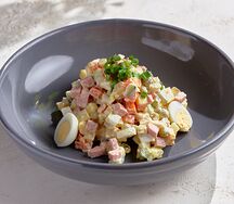 Оливье по-домашнему с колбасой