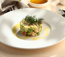 Тартар с крабом и авокадо