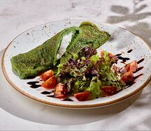 Омлет из шпината с творожным кремом