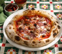 Пицца с тунцом 