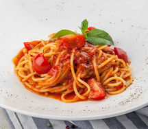 Спагетти с томатами черри и базиликом