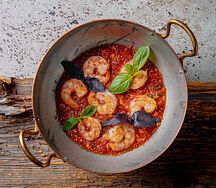 Креветки с сыром фета и базиликом