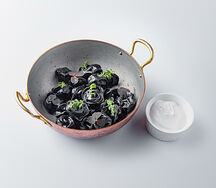 Пельмени черные c лососем