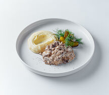 Бефстроганов из телятины с картофельным пюре