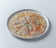 Пичча нон с сыром, томатами и ароматной кинзой