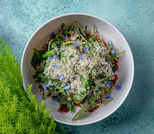 Салат с сыром чанах, фасолью и финиками