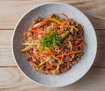 Вок с рисом и курицей терияки