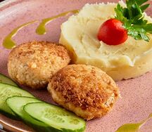 Котлета куриная с гарниром на выбор