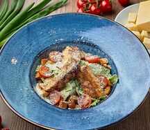 Салат Цезарь с курицей