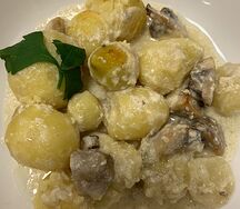 Картофель бейби, запеченный с грибами в сливках