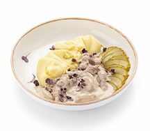 Бефстроганов с картофельным пюре