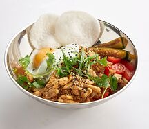 Вок с рисом Наси-горенг с курицей