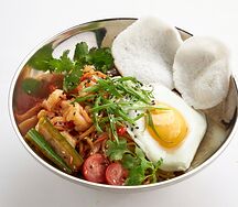 Вок с лапшой ми горенг с курицей