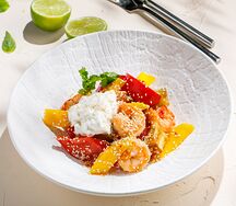 Салат с манго, креветками и сыром страчателла