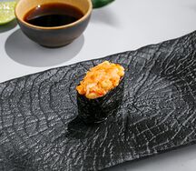 Запеченные суши с лососем