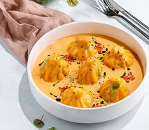 Патари хинкали в соусе том ям