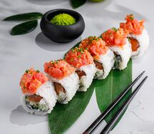 Острый ролл с тунцом и лососем