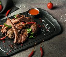 Мясное ассорти из баранины на углях