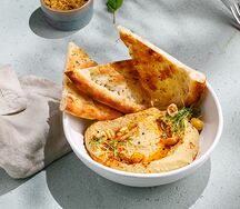 Хумус с пряной лепешкой