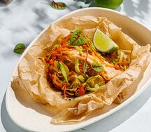 Лосось, запеченный в пергаменте с овощами