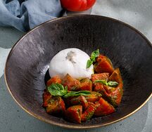 Буррата с томатами 