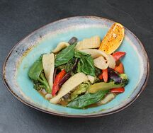 Жаренный кальмар с овощами