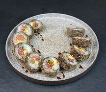 Темпура ролл с лосесем и тунцом