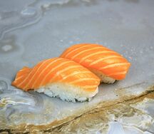 Лосось нигири 2шт
