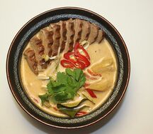 Утка в красном карри