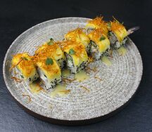 Ролл с креветкой темпура в манго