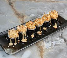 Запеченный ролл с острой креветкой