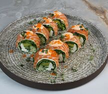 Фитнес-ролл с лососем