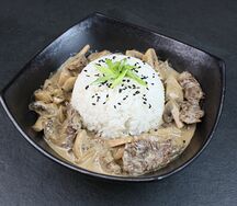 Говядина с грибами в сливочном соусе