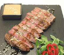 Фланк стейк с соусом хойсин